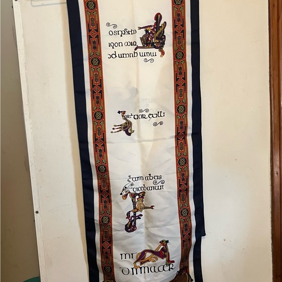 Book of Kells scarf - Picture 1 of 7